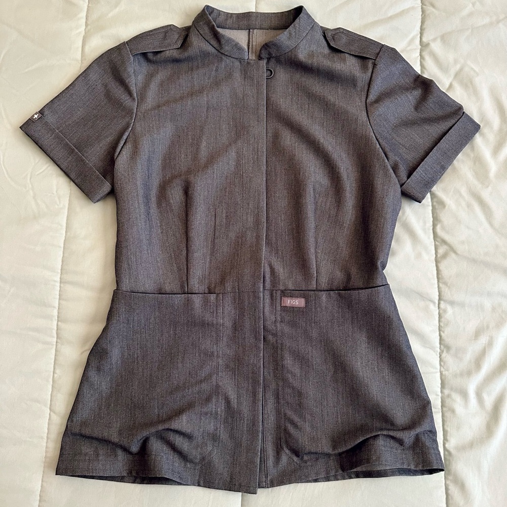 FIGS LIRA TOP IN GRAPHITE SIZE XXS